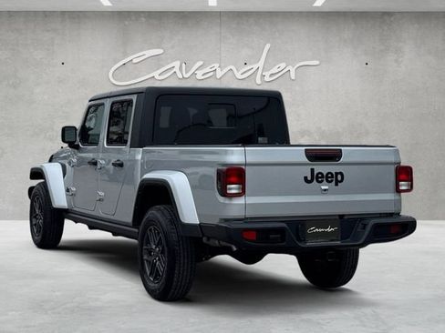 Used 2024 Jeep Gladiator Sport image 14