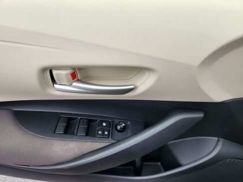Used 2020 Toyota Corolla LE FWD image 16