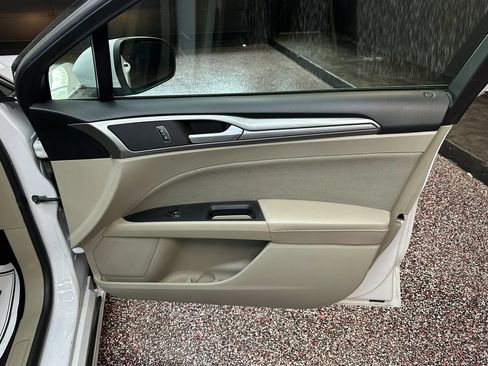 Used 2019 Ford Fusion SE FWD image 27
