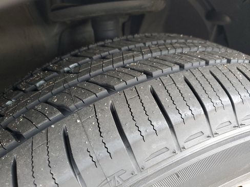 Certified 2024 Nissan Pathfinder SV image 13