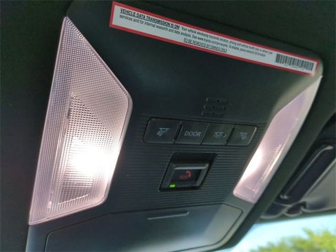 Used 2022 Toyota RAV4 SE image 23