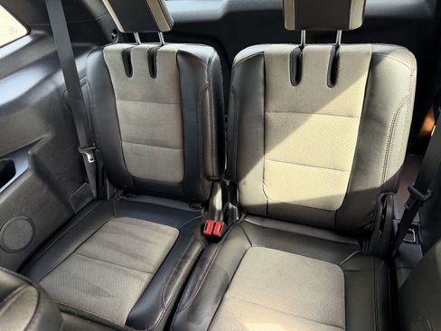 Used 2017 Ford Explorer XLT w/ Equipment Group 202A AWD/4WD image 14