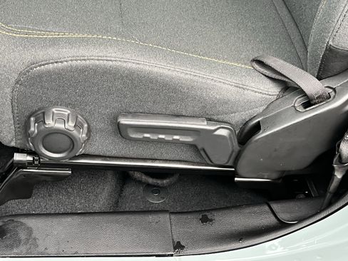 Used 2024 Jeep Wrangler Unlimited image 15