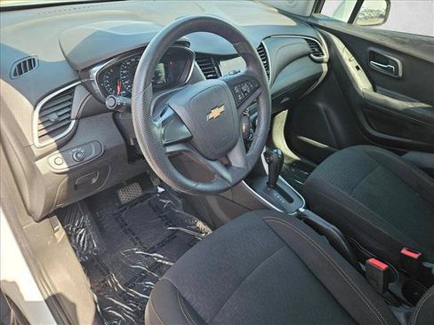 Used 2019 Chevrolet Trax LS w/ LPO, Protection Package FWD image 9