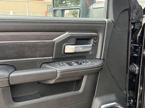 Used 2025 RAM 2500 Laramie AWD/4WD image 13