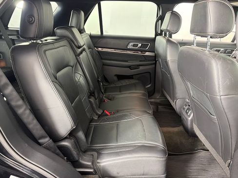 Used 2017 Ford Explorer Platinum AWD/4WD image 29