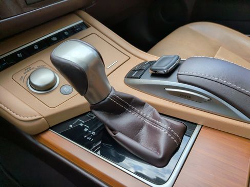 Used 2016 Lexus ES 350 w/ Luxury Package w/Wood Trim FWD image 19