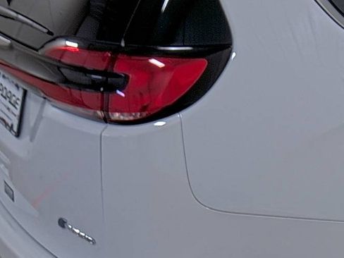 Used 2024 Chrysler Pacifica Select image 13
