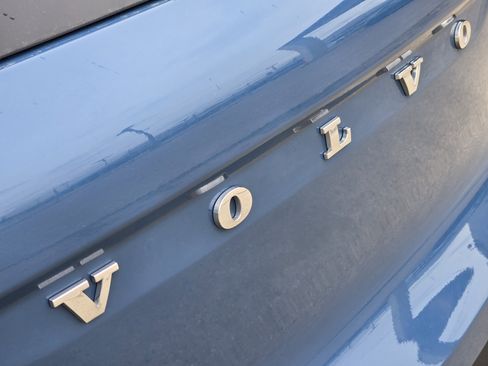 Used 2025 Volvo XC40 B5 Plus image 20