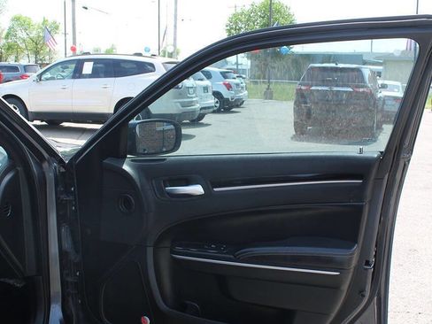 Used 2018 Chrysler 300 S w/ 300S Premium Group image 22