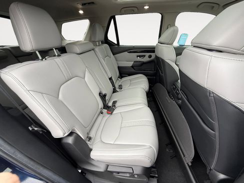 Used 2025 Honda Pilot Touring image 18