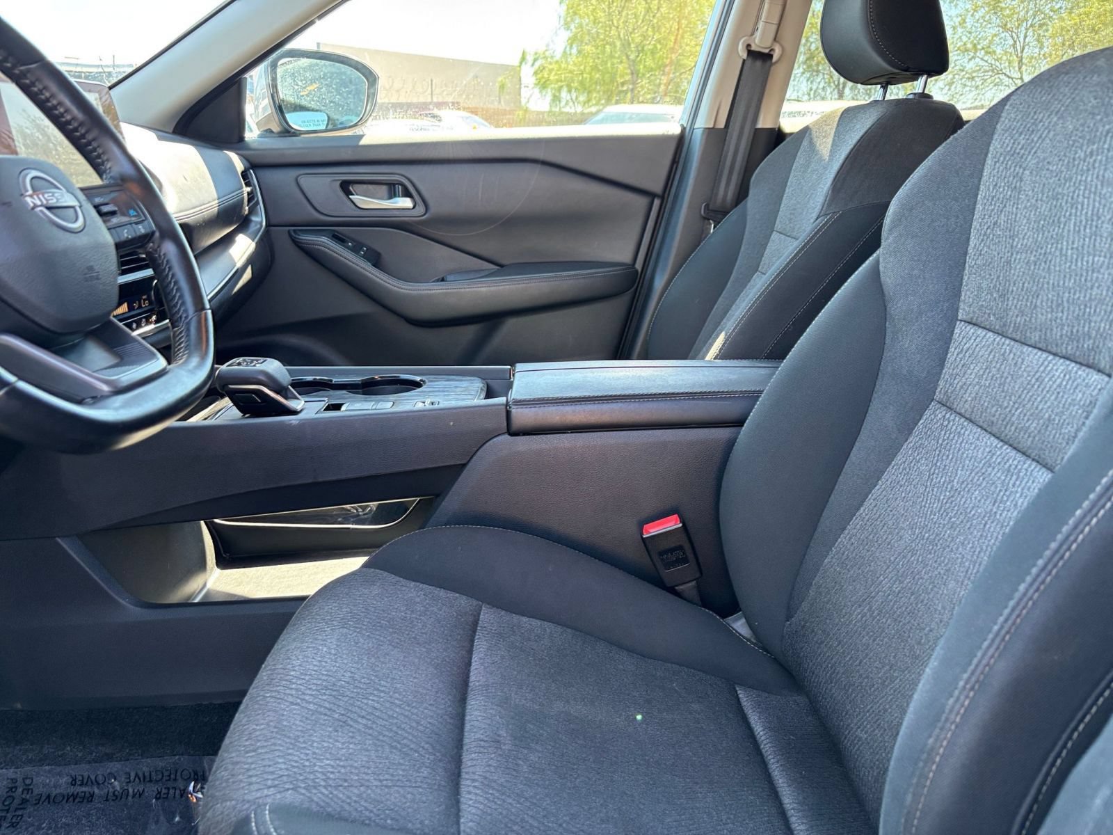 Used 2025 Nissan Rogue SV FWD image 28