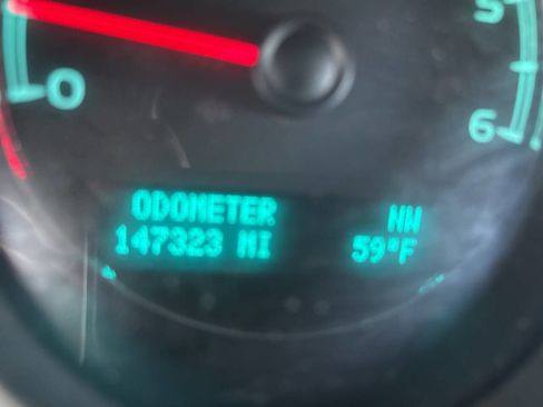 Used 2012 Chevrolet Avalanche LTZ AWD/4WD image 35