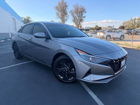 Used 2023 Hyundai Elantra Blue image 5