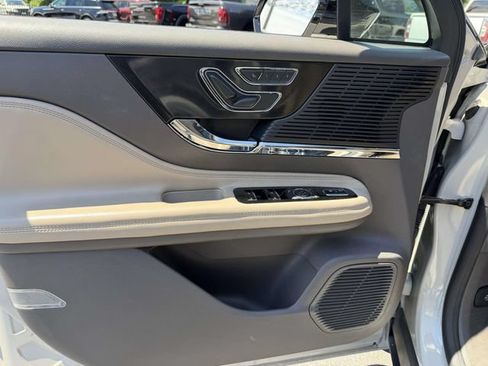 Used 2022 Lincoln Corsair AWD w/ Premium Package image 15