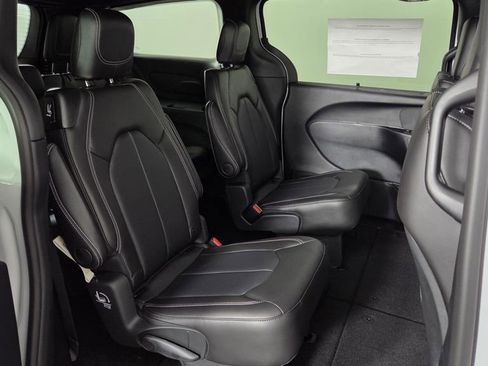 New 2026 Chrysler Pacifica Select image 33