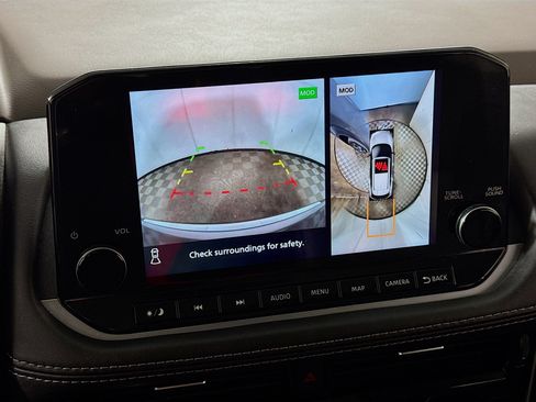 Used 2023 Nissan Rogue SL w/ SL Premium Package image 3