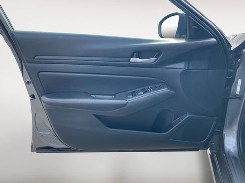 Used 2024 Nissan Altima 2.5 SV image 16