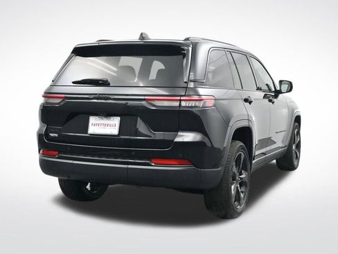 Used 2023 Jeep Grand Cherokee Altitude image 6