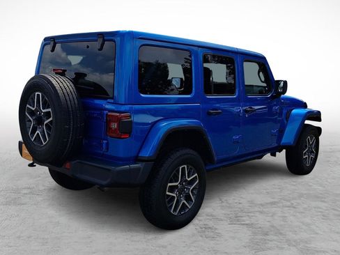 Used 2025 Jeep Wrangler Unlimited Sahara AWD/4WD image 5