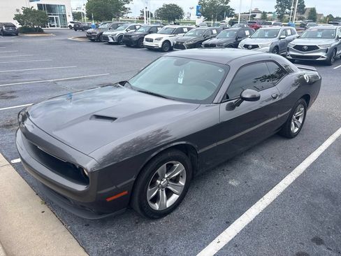 Used 2019 Dodge Challenger SXT RWD image 1