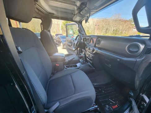 Used 2018 Jeep Wrangler Unlimited Sport S AWD/4WD image 14