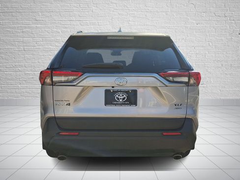 Used 2025 Toyota RAV4 XLE AWD/4WD image 5