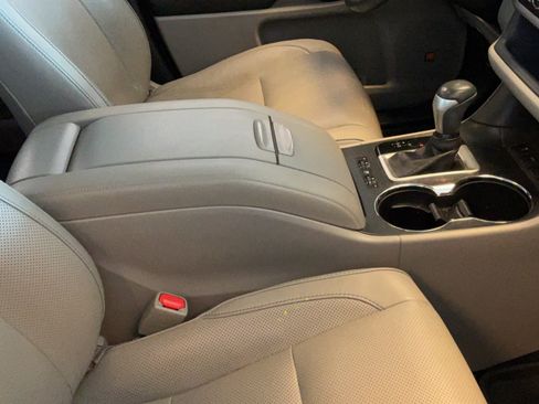 Used 2019 Toyota Highlander Limited FWD image 52