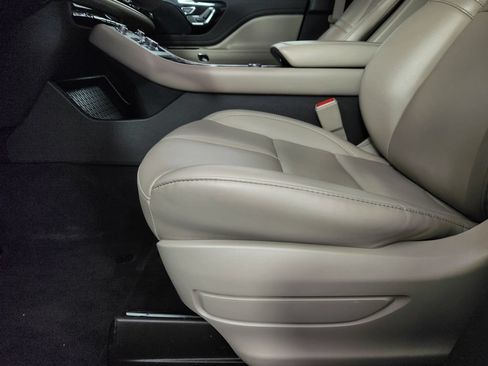 Used 2023 Lincoln Aviator AWD w/ Premium Package image 12