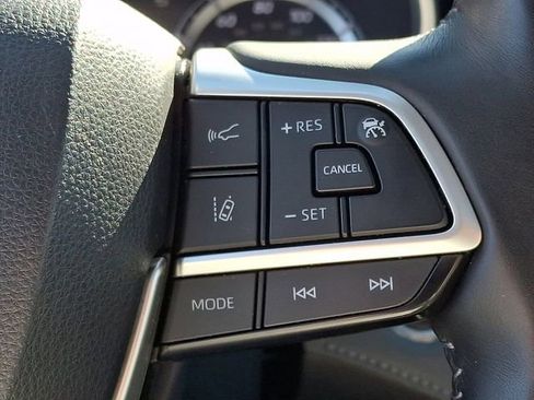 Used 2022 Toyota Highlander XLE image 23