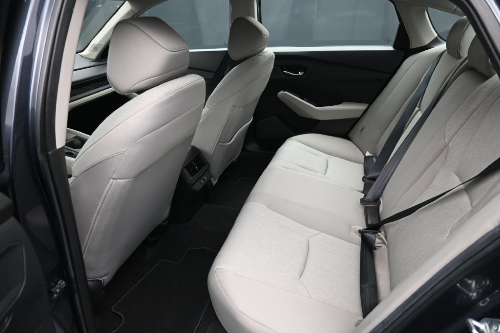 Used 2025 Honda Accord SE image 15