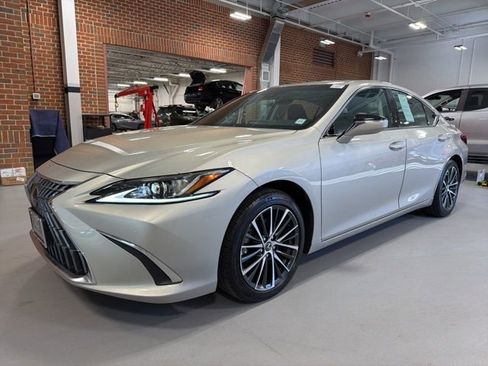 Used 2023 Lexus ES 350 w/ Premium Package image 3