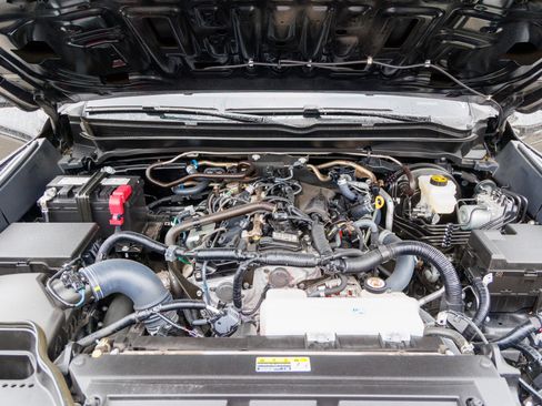 Certified 2025 Toyota Tacoma SR5 w/ SR5 Upgrade Package AWD/4WD image 17