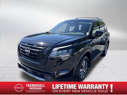New 2025 Nissan Pathfinder SL w/ Black Appearance Package