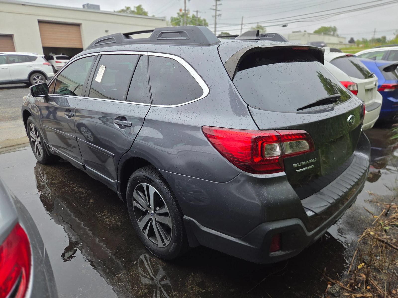 Used 2019 Subaru Outback 2.5i Limited AWD/4WD image 2