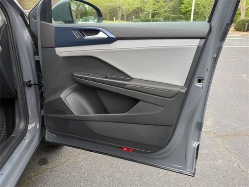 New 2024 Volkswagen Taos SE image 31