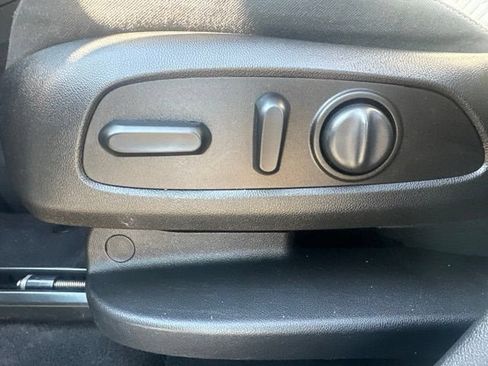 Used 2020 Chevrolet Equinox LS AWD/4WD image 15