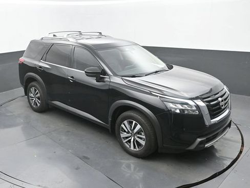 Used 2025 Nissan Pathfinder SL AWD/4WD image 30