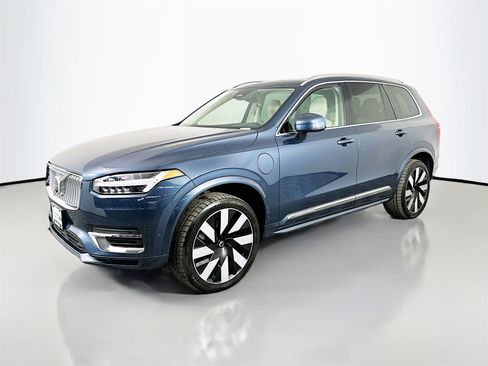 Used 2024 Volvo XC90 T8 Plus w/ Protection Package Premier image 3
