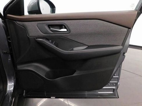 Used 2023 Nissan Rogue SV image 38