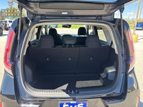 Used 2025 Kia Soul LX w/ LX Technology Package FWD image 11