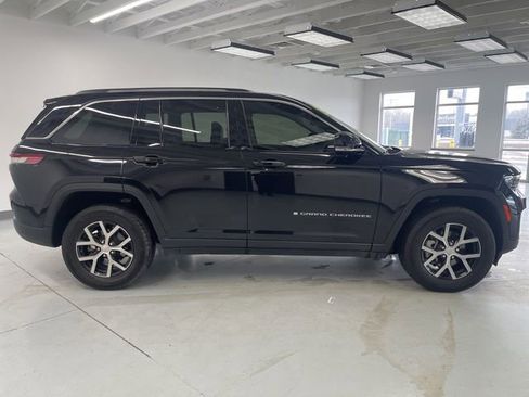 Used 2023 Jeep Grand Cherokee Limited image 15