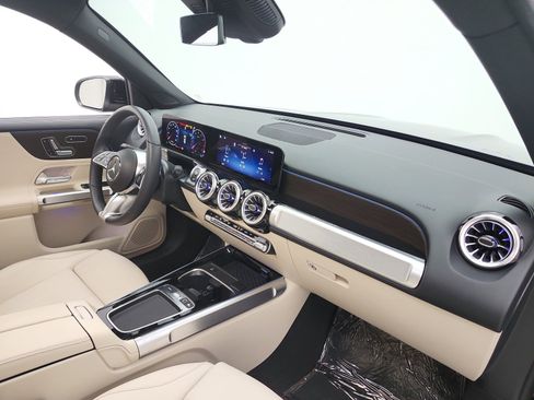 Certified 2025 Mercedes-Benz GLB 250 image 20