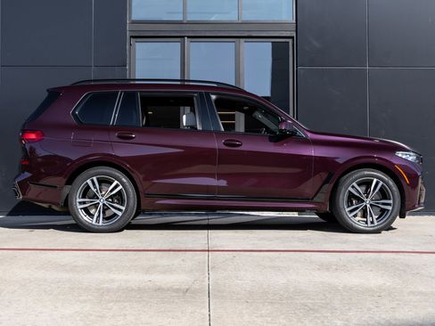 Used 2021 BMW X7 M50i w/ Executive Package image 10