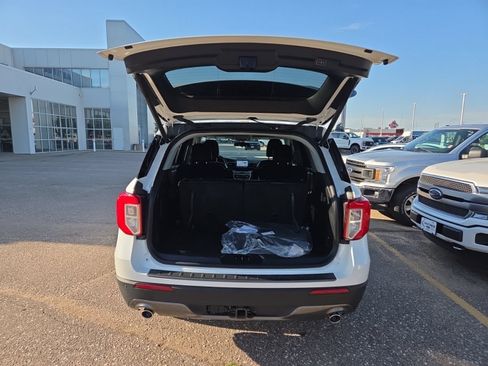 Certified 2023 Ford Explorer XLT w/ Equipment Group 202A AWD/4WD image 7