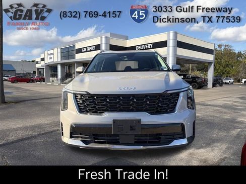 Certified 2025 Kia Sorento S image 2