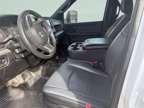 Used 2024 RAM 3500 Tradesman w/ Chrome Appearance Group image 15