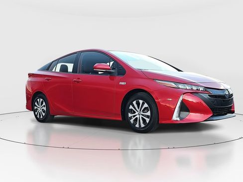 Used 2021 Toyota Prius Prime LE image 3