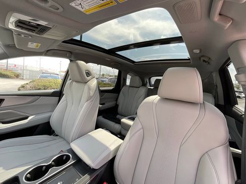 Certified 2025 Acura MDX w/ Technology Package image 11