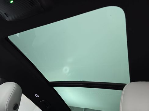 Used 2024 Volkswagen Atlas Cross Sport SEL R-Line image 30